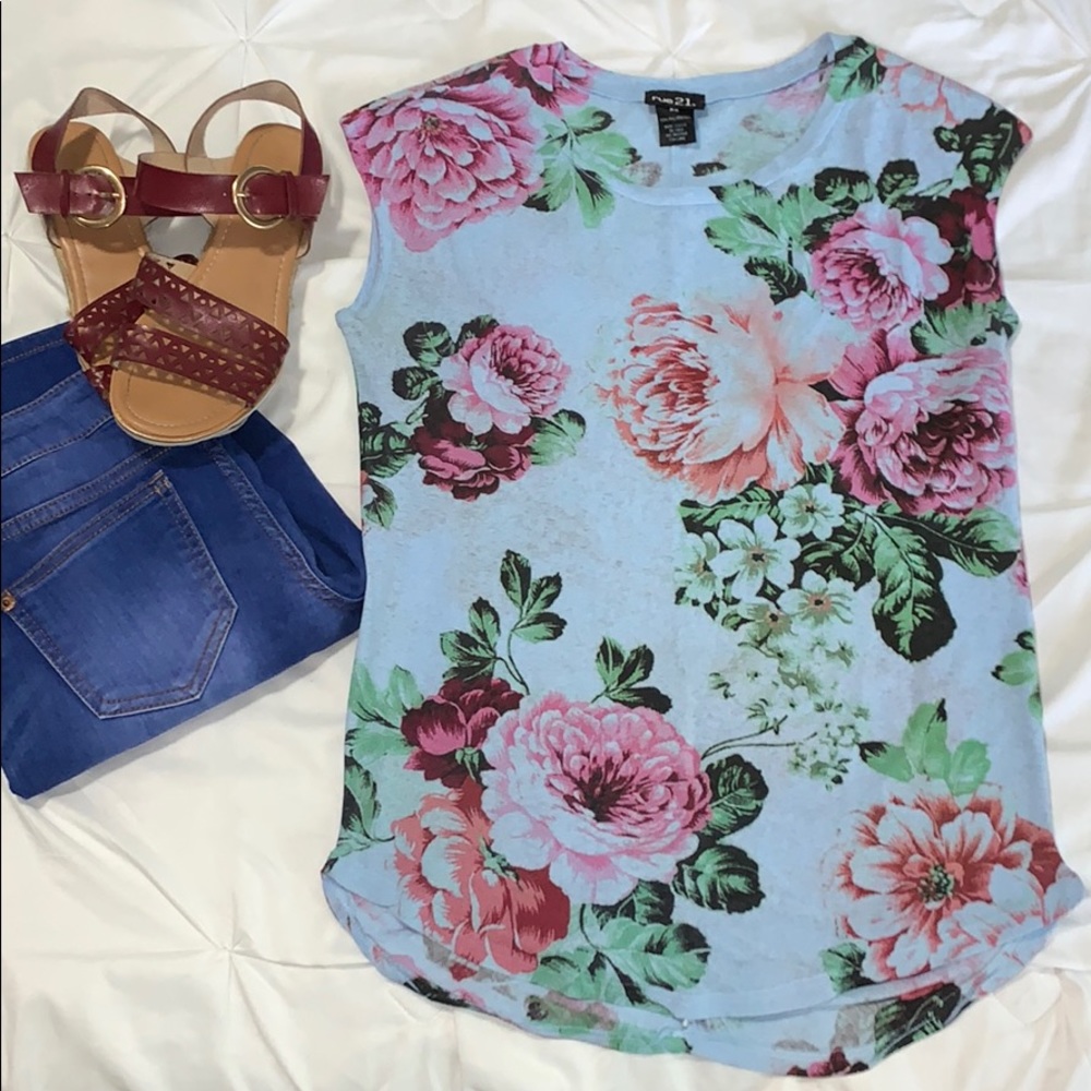 Rue 21 blue flower top